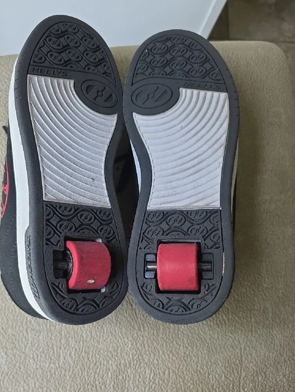 Heelys Boy's Black Sneakers with Red Accents Item#1084